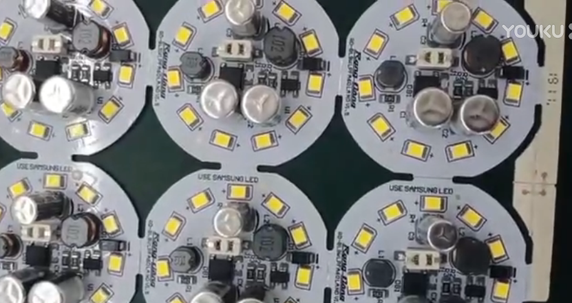 球泡貼片機(jī)、DOB貼片機(jī)、高壓電解電容貼片機(jī)，全自動(dòng)貼片機(jī)、貼片機(jī)廠家直銷