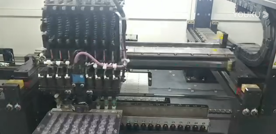 全自動(dòng)透鏡貼片機(jī)、Lens 透鏡貼片機(jī) 、TV透鏡貼片 面板燈透鏡貼片機(jī)HCT-V8