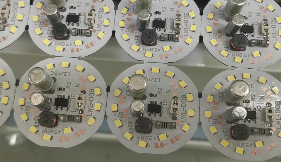 DOB貼片機(jī)，國(guó)產(chǎn)貼片機(jī)，全自動(dòng)貼片機(jī)HCT-600SV